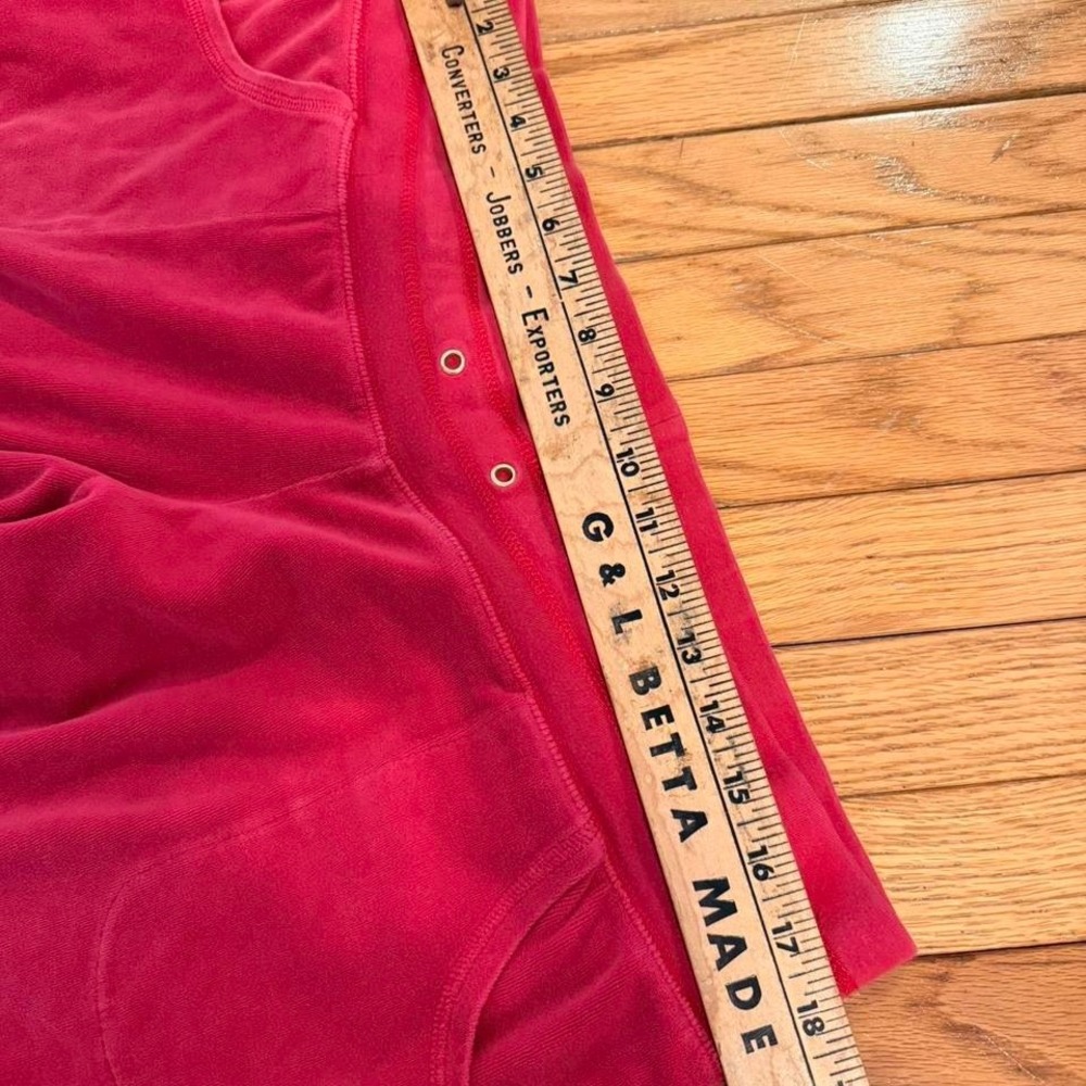 Y2K 2000s style red cargo shorts with pockets - Picture 5 of 8